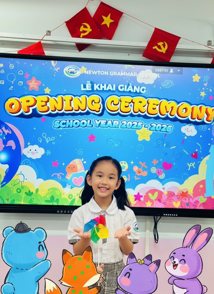 Tu Anh chatting with her friends