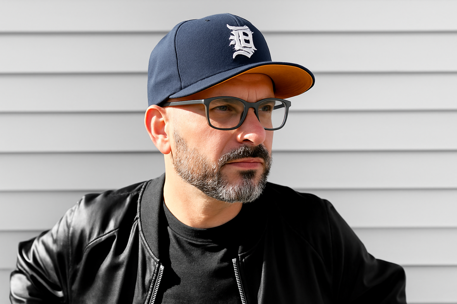Man wearing a Detroit Tigers cap instead of original cap with same angle and lighting.
