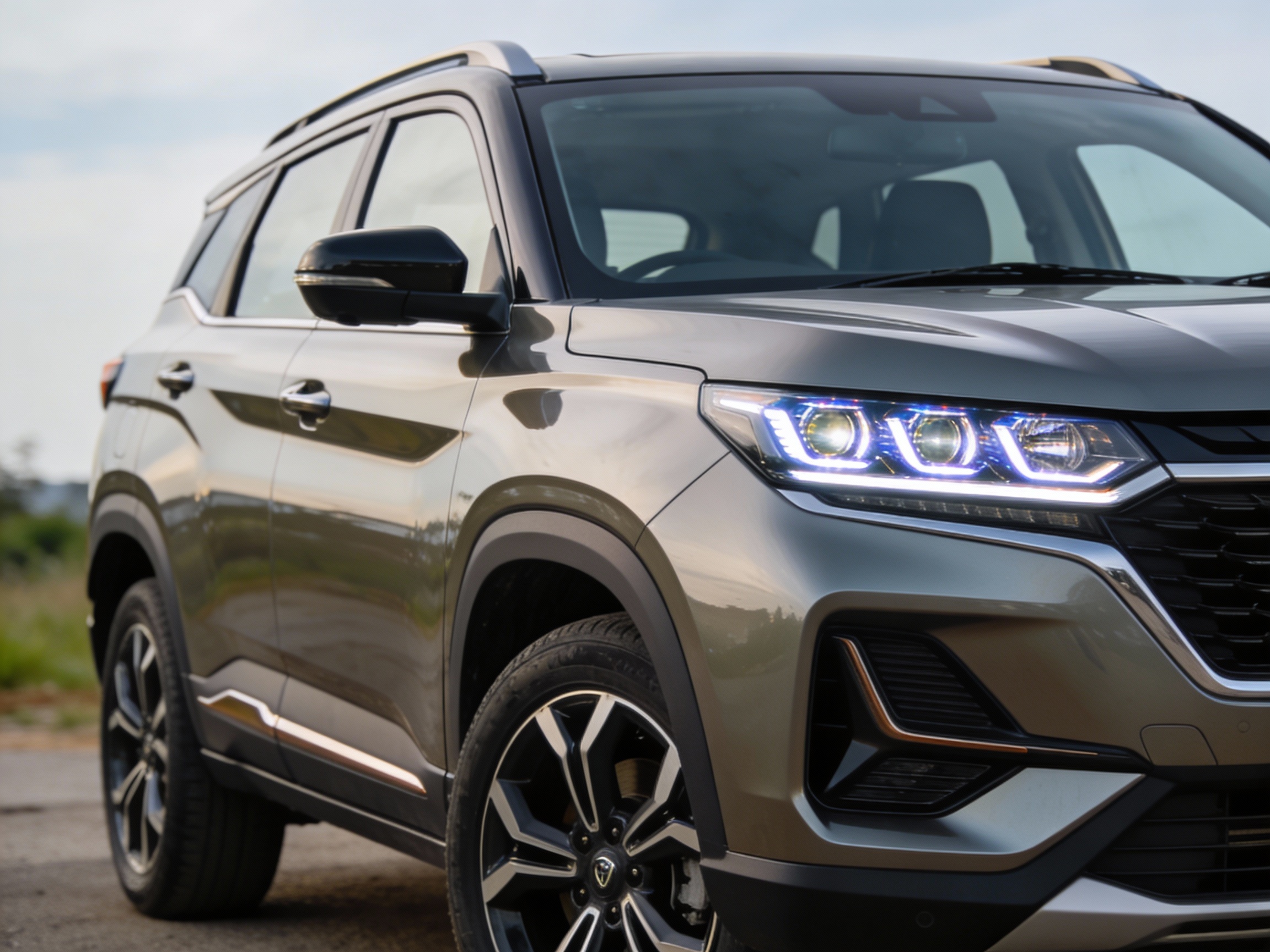 Mahindra XUV 7XO exterior