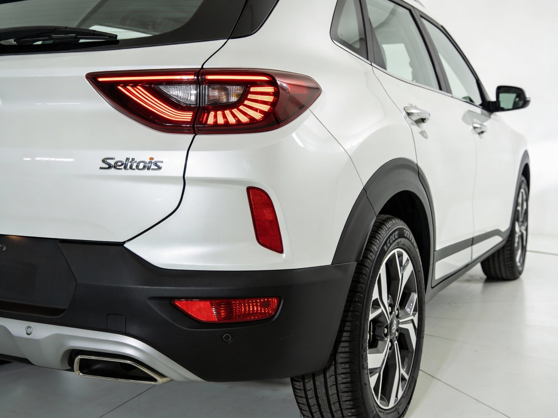 Seltos rear