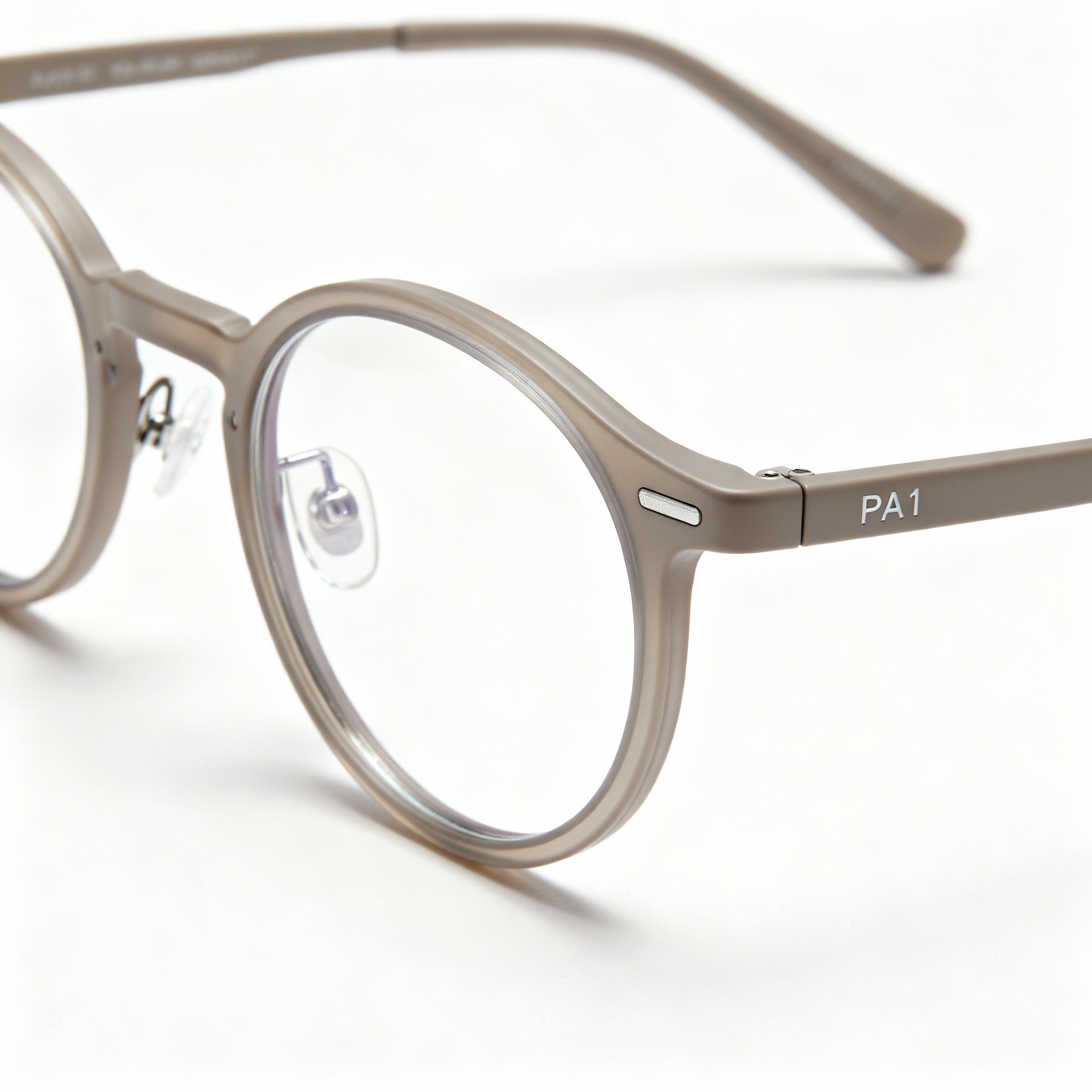 Round Glass for Narrow Face